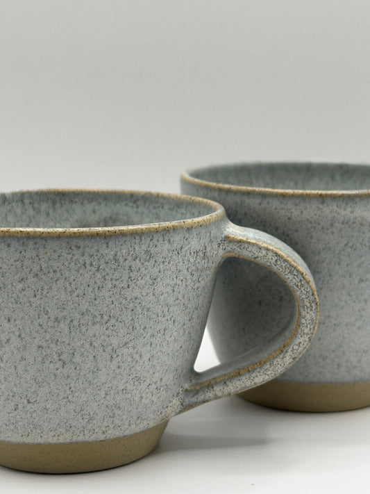 2 st koppar med öra, grå